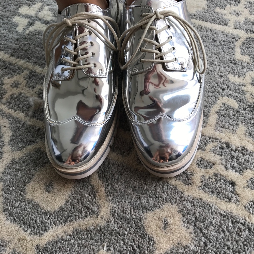 Metallic silver oxford shoes